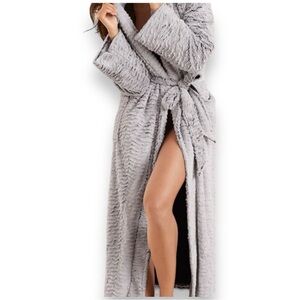Soma Luxe Long Robe Soft Gray Faux Fur Shawl Collar Belted Pockets Size S/M